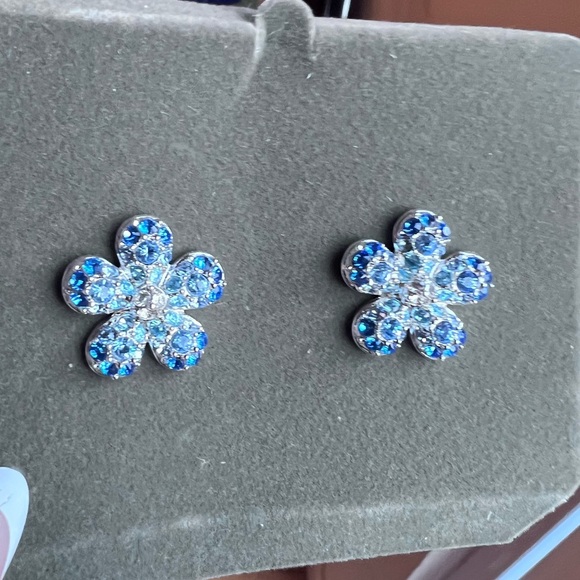 Nolan Miller Vintage Blue and Silver Flower Earrings - Picture 2 of 5